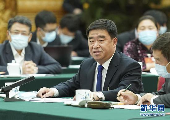 5月22日，全國人大代表薛志國參加內(nèi)蒙古代表團(tuán)的審議并發(fā)言。新華社記者 黃敬文 攝
