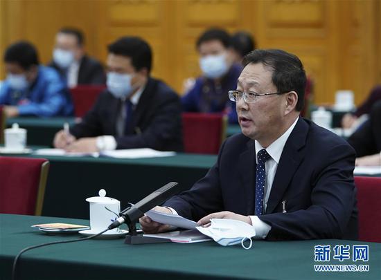 5月22日，全國人大代表霍照良參加內(nèi)蒙古代表團(tuán)的審議并發(fā)言。新華社記者 謝環(huán)馳 攝